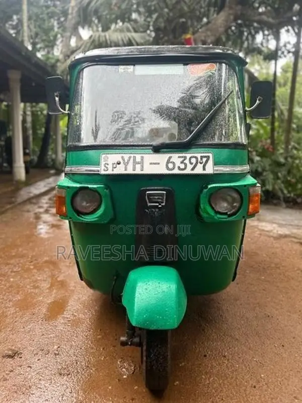 Bajaj RE 2010