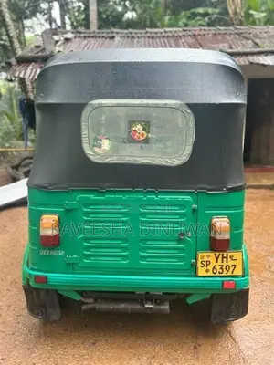Bajaj RE 2010