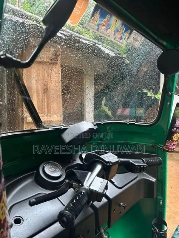 Bajaj RE 2010