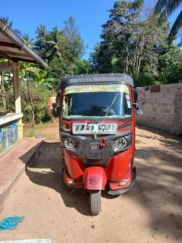 Bajaj RE 2018
