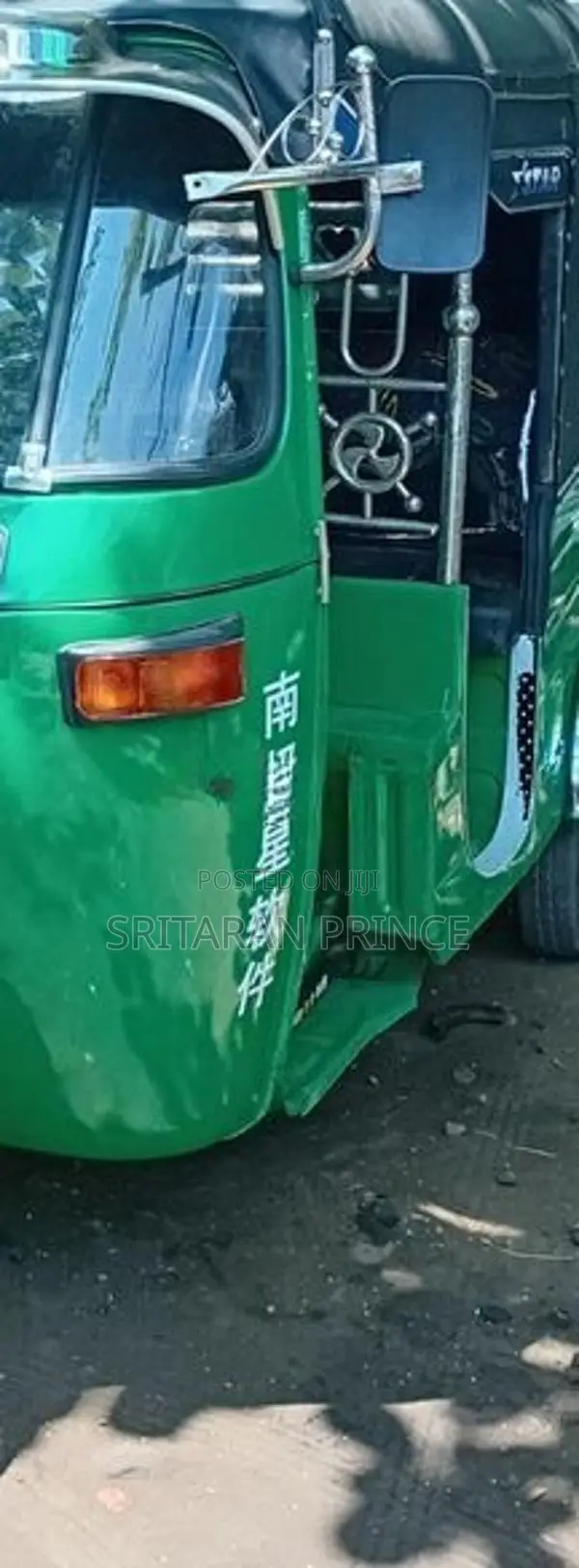 Bajaj RE 2004