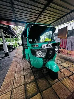 Bajaj RE 2016
