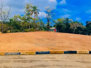 කැකනදුර බස් පාරෙන් ඉඩමක්