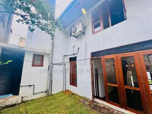 6 Bedroom House with for Sale - Battaramulla