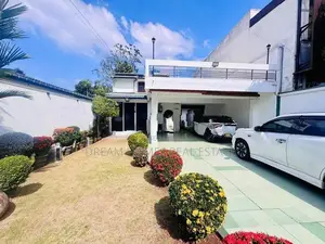 Luxurious Modern Residence in the Heart of Jayanthipura