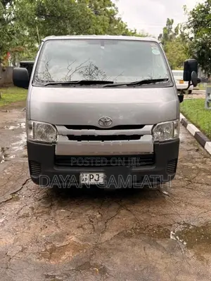 Toyota KDH 2015