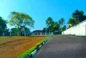 Kalagedihena වටිනා ඉඩමක්