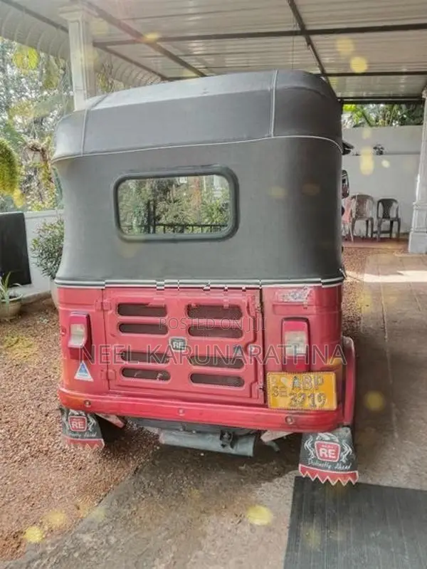 Bajaj RE 2017