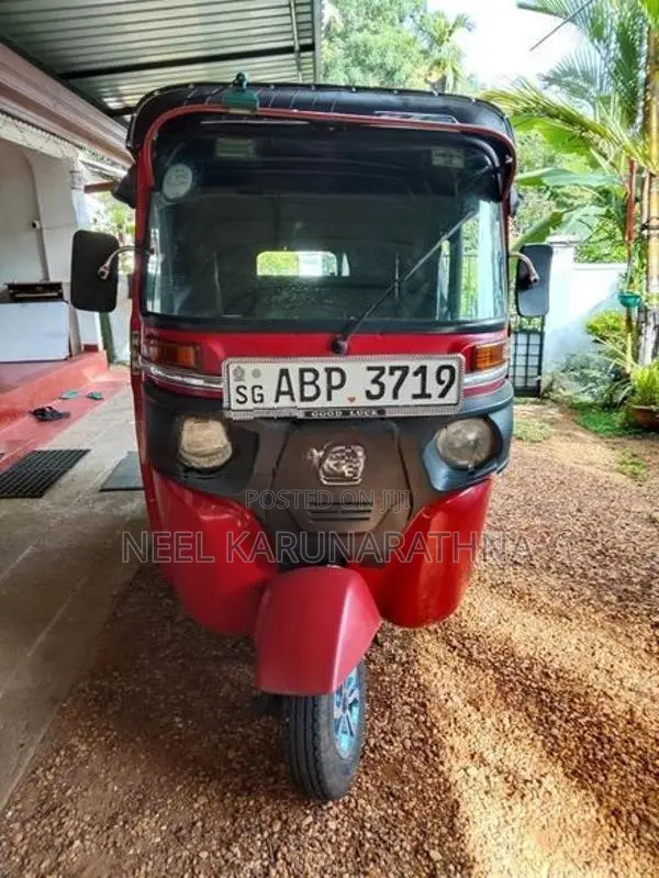 Bajaj RE 2017