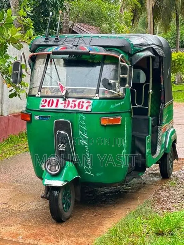 Bajaj RE 2001