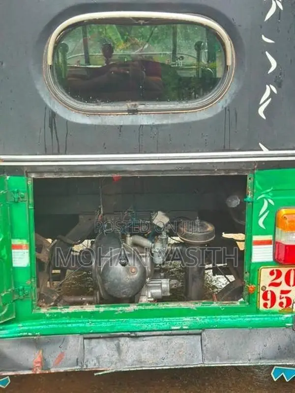 Bajaj RE 2001