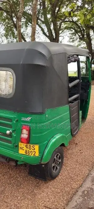 Bajaj RE 2019