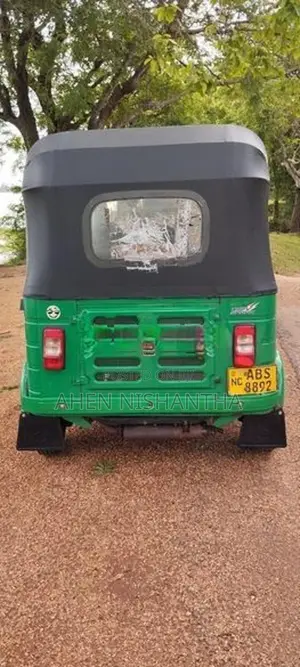 Bajaj RE 2019