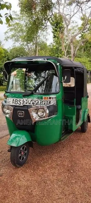 Bajaj RE 2019