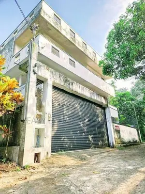 කොට්ටාව – අතුරුගිරිය පාරෙන් අගනා තෙමහල් නිවසක්