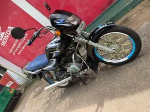 Bajaj CT100 2016