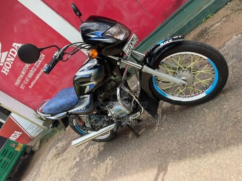 Bajaj CT100 2016