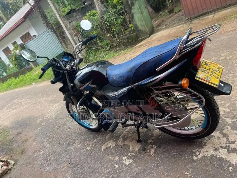 Bajaj CT100 2016