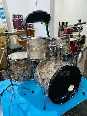 Pearl Acoustic Drum Set