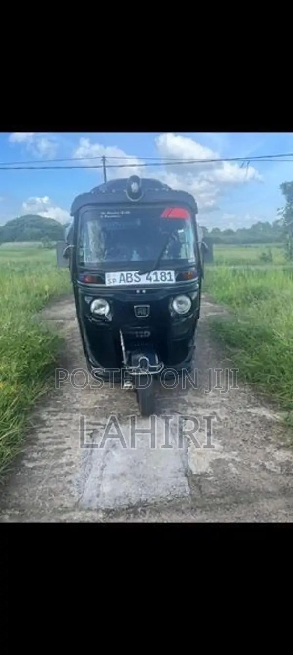 Bajaj RE 2019