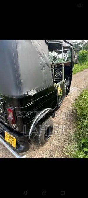Bajaj RE 2019