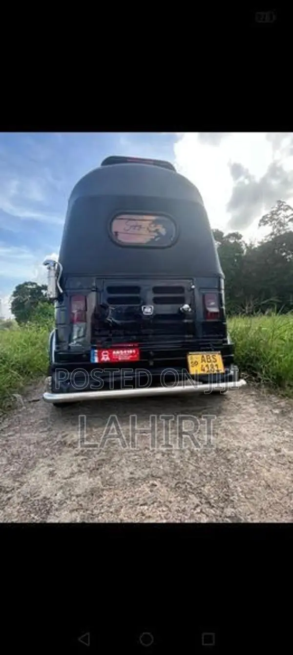 Bajaj RE 2019