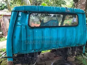 Toyota Dyna 350 ලොරි කැබින්