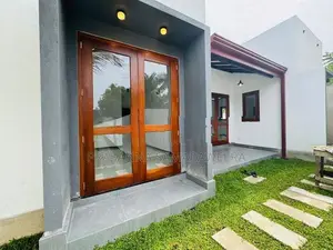 Brand New solid Modern super luxury piliyandala kottawa rd