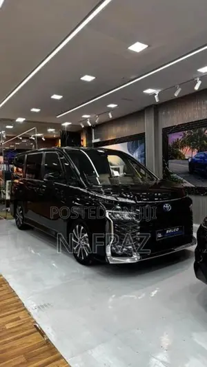 Toyota Voxy 2025