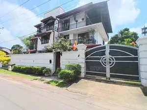 Near Pannipitiya, Luver College 8 Rooms 3 Bed House for Rent