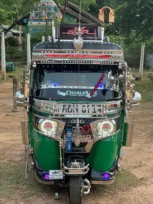 Bajaj RE 2016
