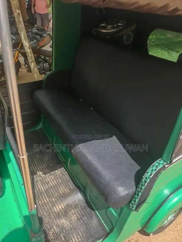 Bajaj RE 2015