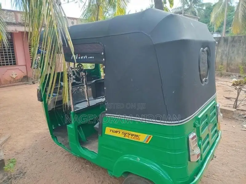 Bajaj RE 2015