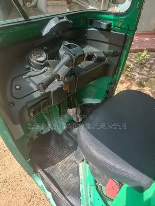 Bajaj RE 2015
