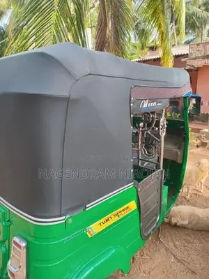 Bajaj RE 2015