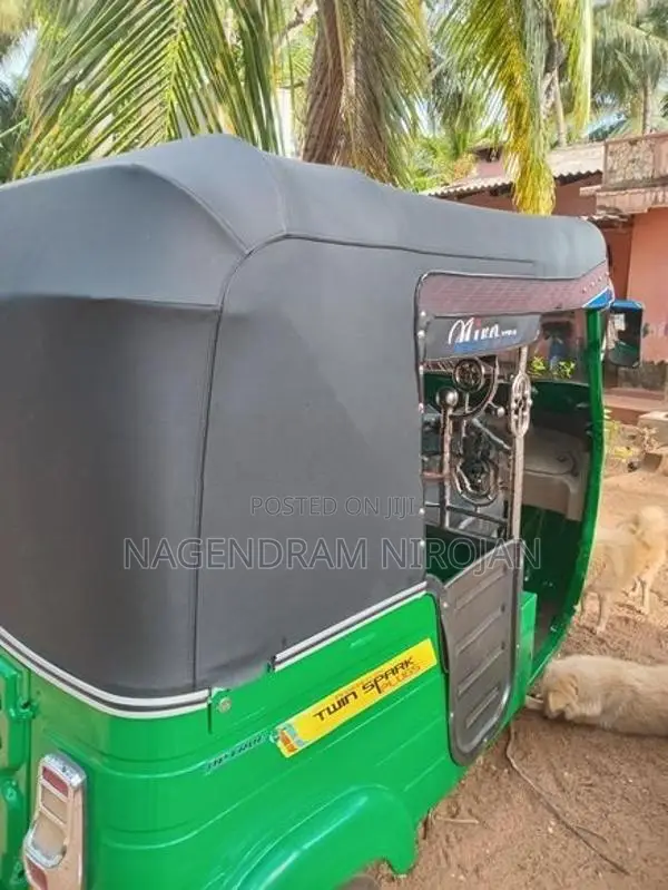 Bajaj RE 2015