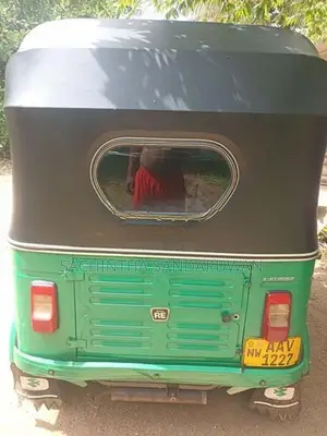 Bajaj RE 2015