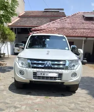 Mitsubishi Montero 2013