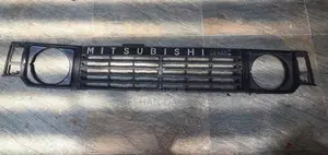 Mitsubishi Pajero Parts Shell with Covers for Lights