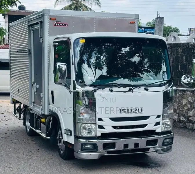 Isuzu Elf 2017