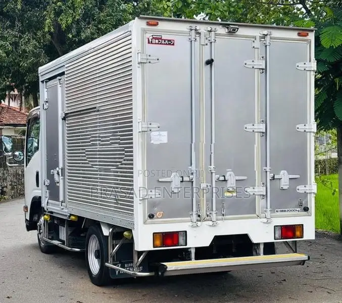 Isuzu Elf 2017