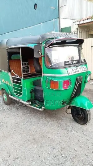 Bajaj RE 2013