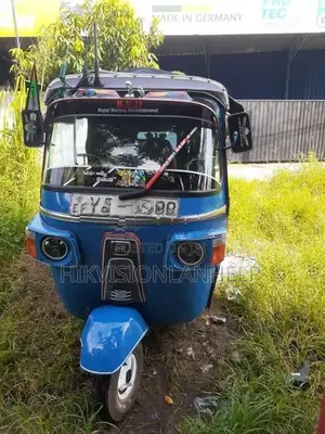 Bajaj RE 205 2011
