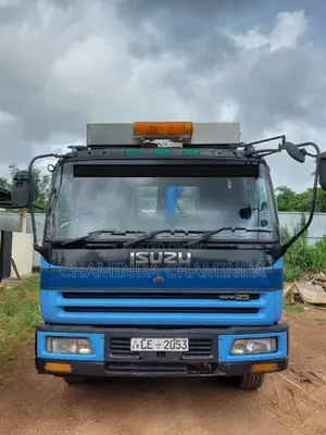 Isuzu Giga Boom Truck 1996