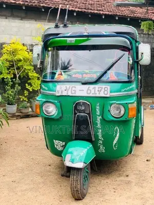 Bajaj RE 2011