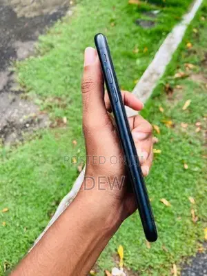 Apple iPhone XR (Used)
