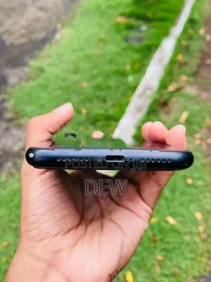 Apple iPhone XR (Used)