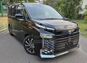 Toyota Voxy SZ 2024