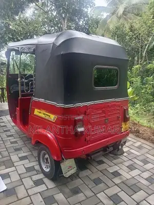 Bajaj RE 2018