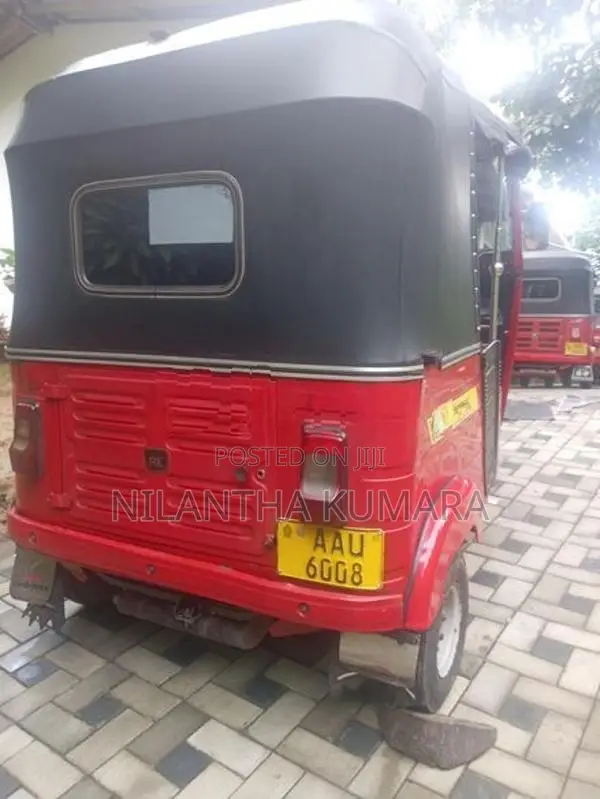 Bajaj RE 2018